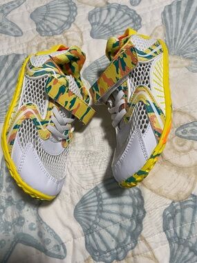 Kids White Athletic Sneakers with Yellow Multicolor Accent